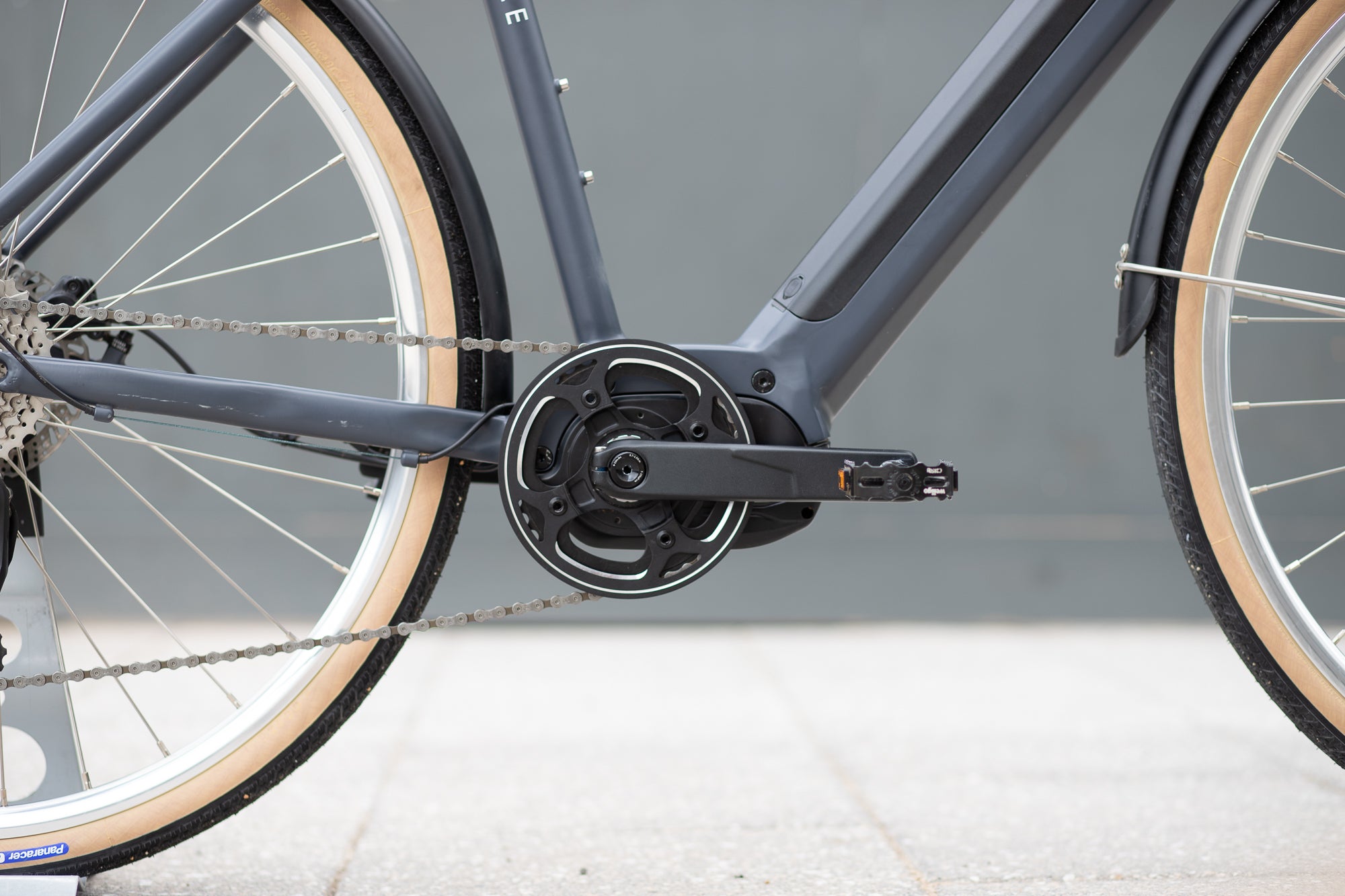 Wellgo hybrid pedals on a classic versatile electric bike.